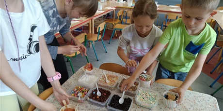 Powiększ grafikę: polkolonie-letnie-w-naszej-szkole-634452.jpg