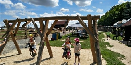 Powiększ grafikę: polkolonie-letnie-w-naszej-szkole-708569.jpg