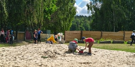 Powiększ grafikę: polkolonie-letnie-w-naszej-szkole-708769.jpg