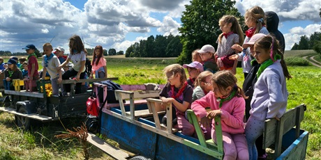 Powiększ grafikę: polkolonie-letnie-w-naszej-szkole-708778.jpg