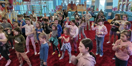 Powiększ grafikę: polkolonie-zimowe-w-naszej-szkole-672335.jpg