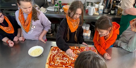 Powiększ grafikę: polkolonie-zimowe-w-naszej-szkole-672537.jpg