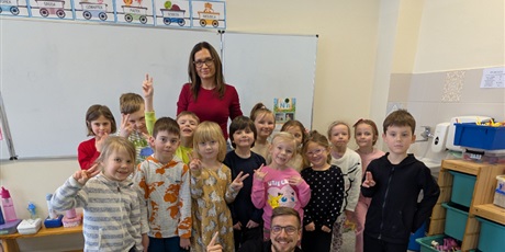 Powiększ grafikę: rytm-slowo-i-dobra-zabawa-warsztaty-z-mikserem-w-naszej-zerowce-674037.jpg