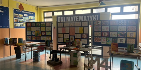 Powiększ grafikę: swieto-matematyki-683885.jpg