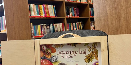 Teatrzyk kamishibai w bibliotece