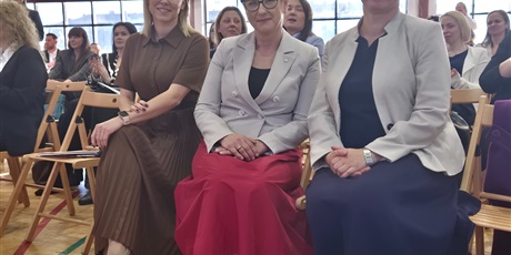 Powiększ grafikę: uroczystosc-wreczenia-aktow-dyplomowania-nauczycielom-660409.jpg