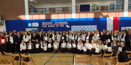 Powiększ grafikę: uroczystosc-wreczenia-aktow-dyplomowania-nauczycielom-660412.jpg