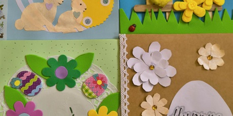 Powiększ grafikę: Cztery kartki wielkanocne własnoręcznie wykonane przez dzieci i ich rodziny.