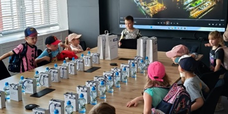 Powiększ grafikę: wizyta-grupy-0a-w-stoczni-remontowej-700009.jpg