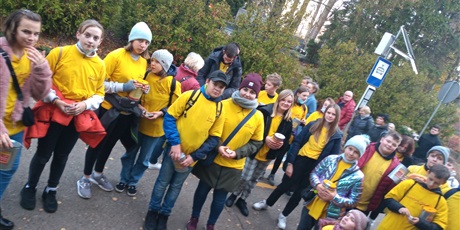 Powiększ grafikę: wolontariusze-na-cmentarzu-lostowickim-314131.jpg