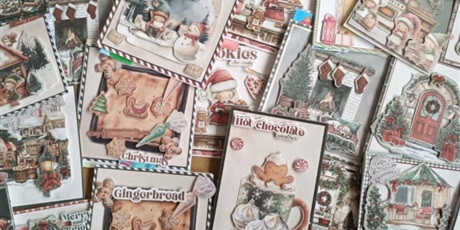 Powiększ grafikę: Kolorowe kartki bożonarodzeniowe. Są na nich wyklejone bombki, choinki, bałwanki, domki itp.