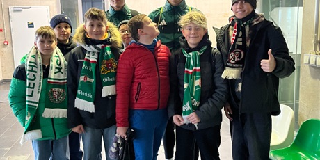 Powiększ grafikę: Chłopcy z piłkarzami Lechii Gdańsk.