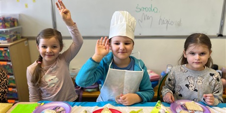 Powiększ grafikę: zdrowe-sniadanie-w-grupie-0a-679465.jpg